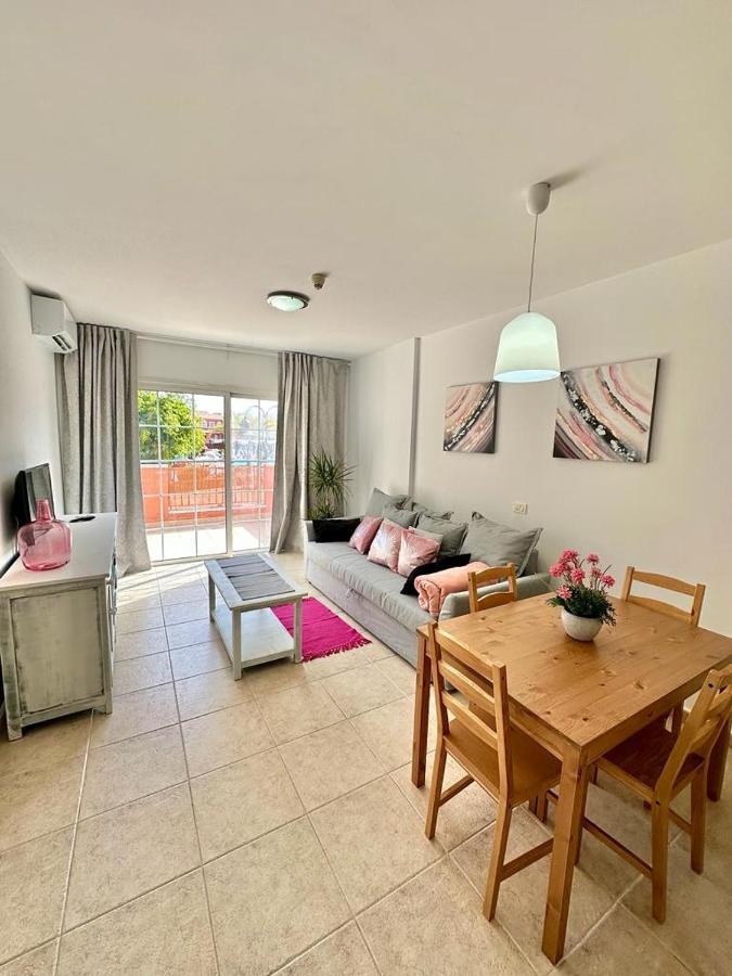 Sunny Apartment & Heated Pool Los Cristianos  Kültér fotó