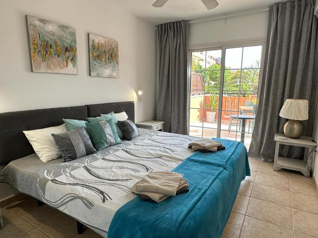 Sunny Apartment & Heated Pool Los Cristianos  Kültér fotó