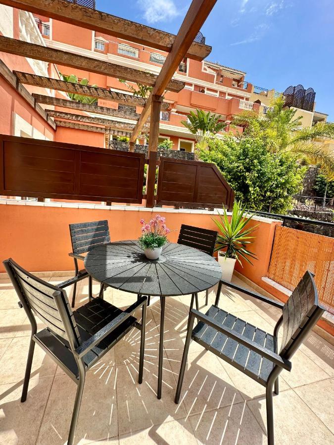 Sunny Apartment & Heated Pool Los Cristianos  Kültér fotó