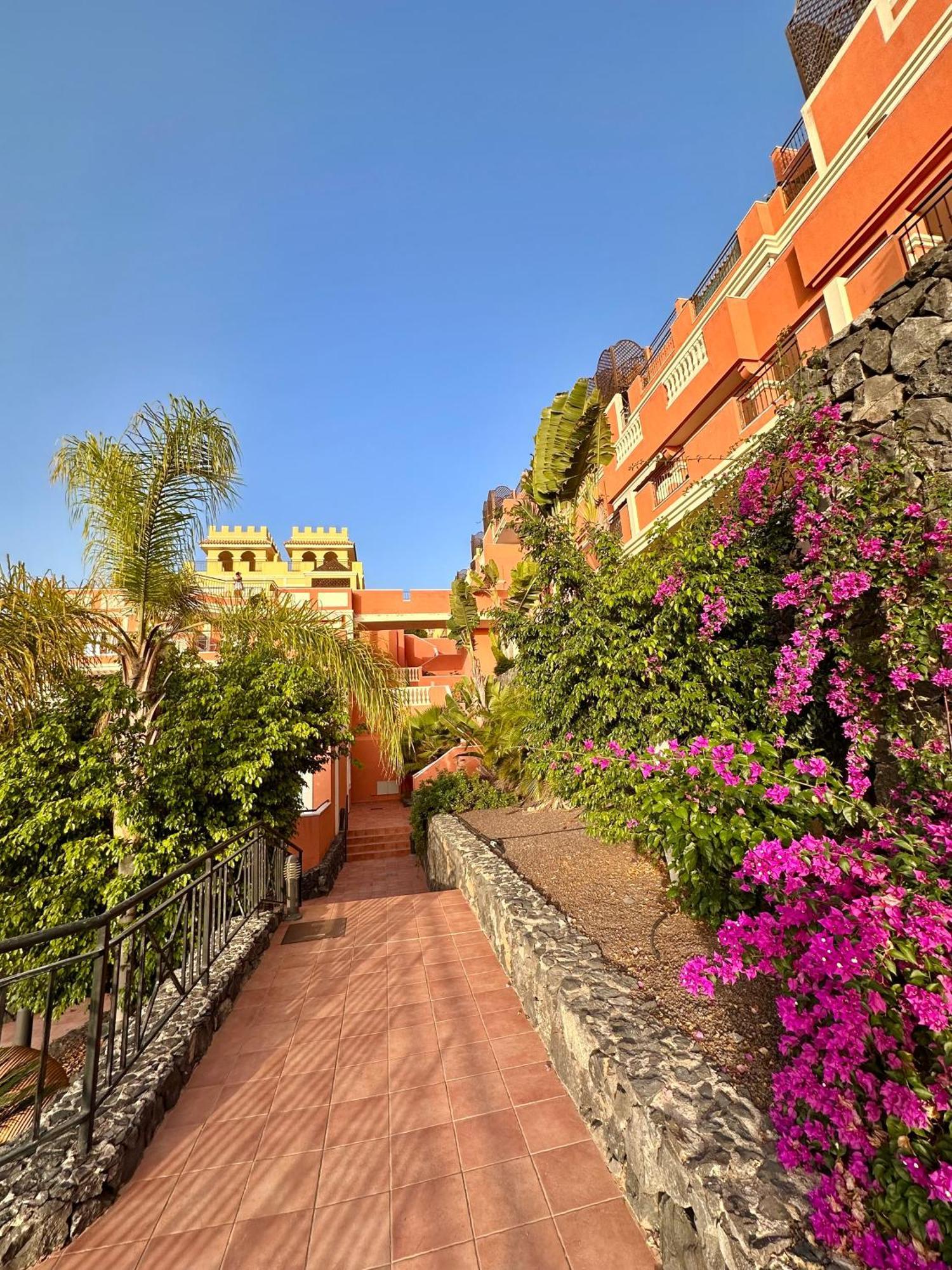 Sunny Apartment & Heated Pool Los Cristianos  Kültér fotó