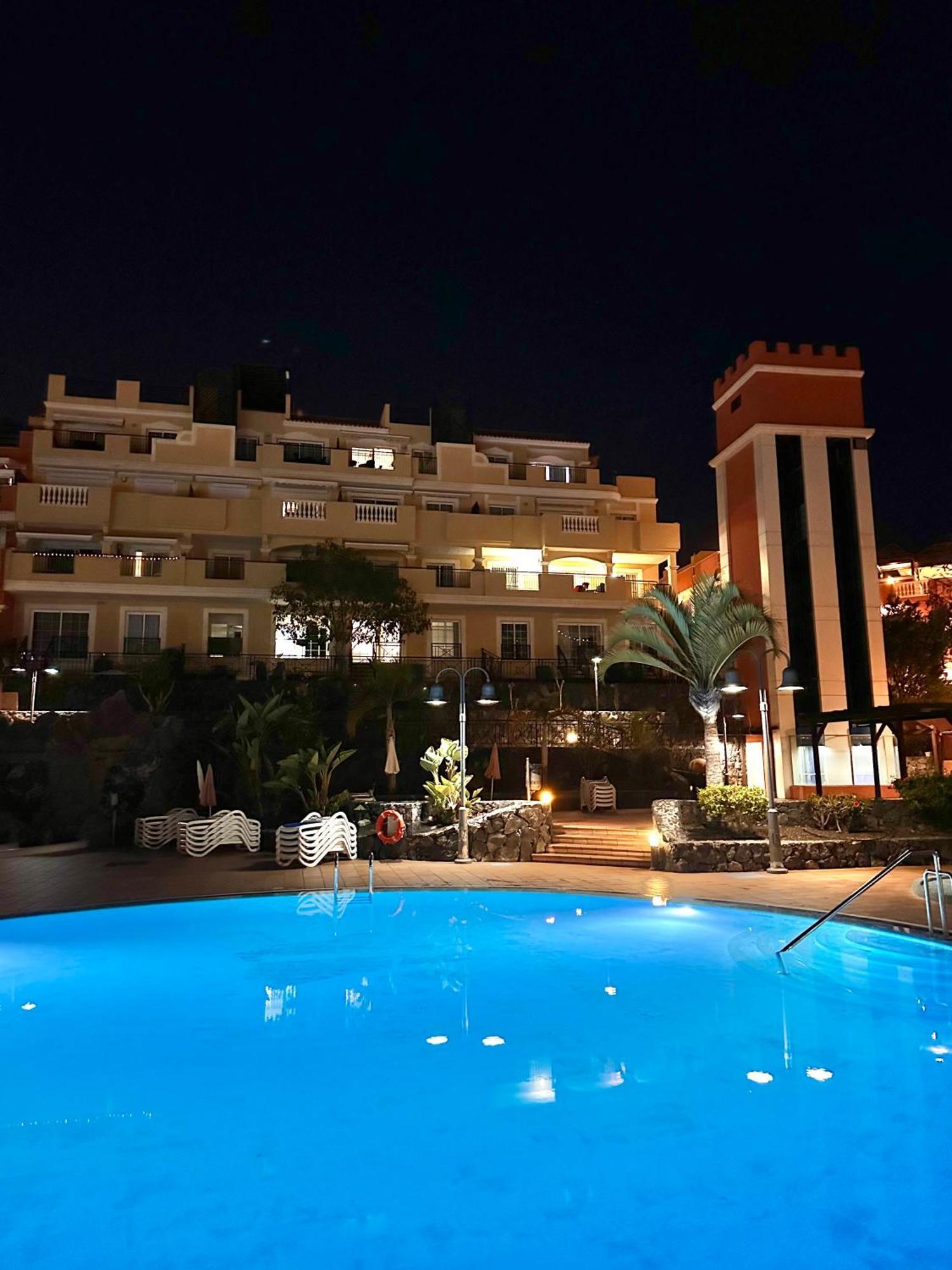 Sunny Apartment & Heated Pool Los Cristianos  Kültér fotó
