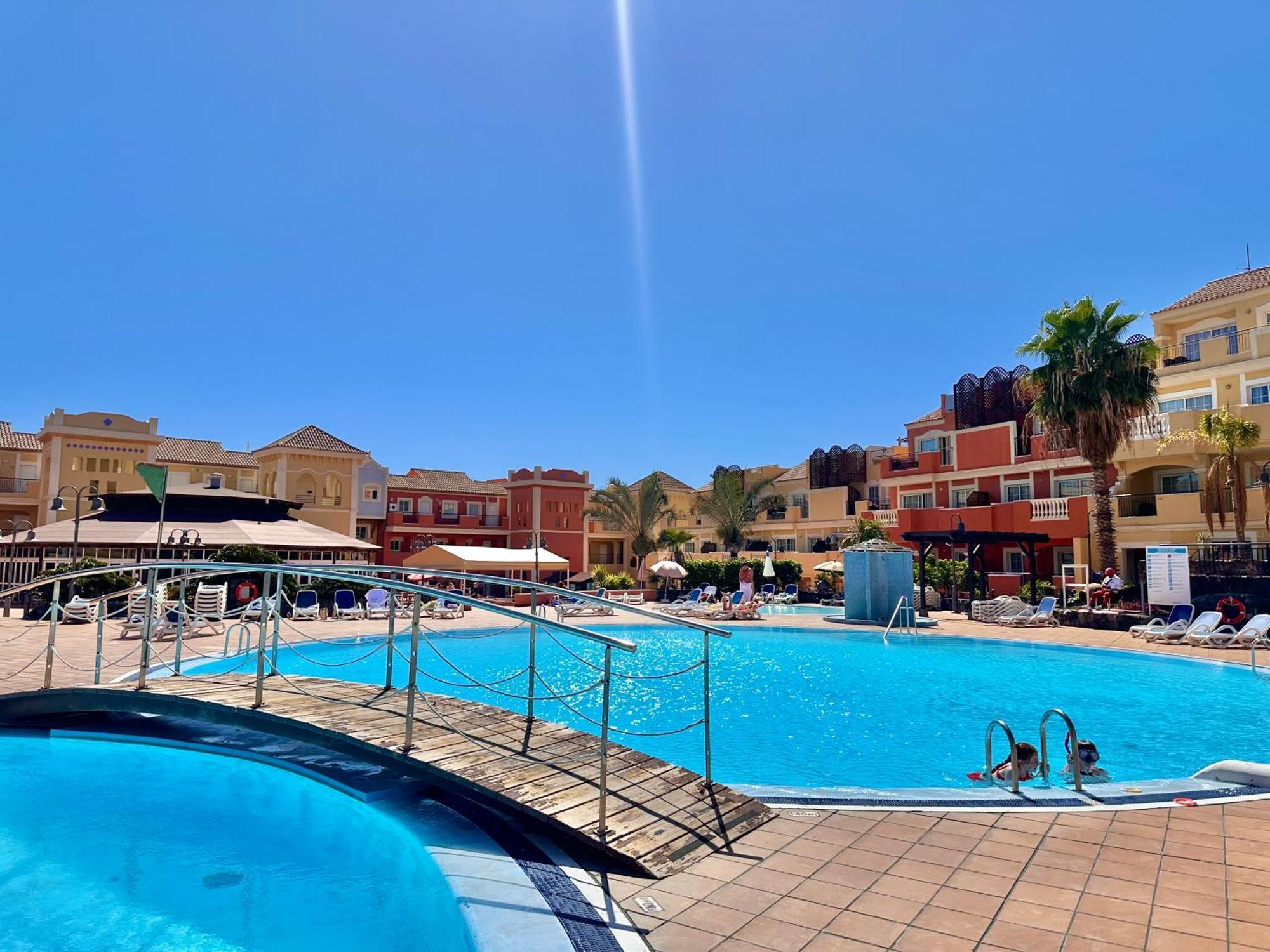 Sunny Apartment & Heated Pool Los Cristianos  Kültér fotó