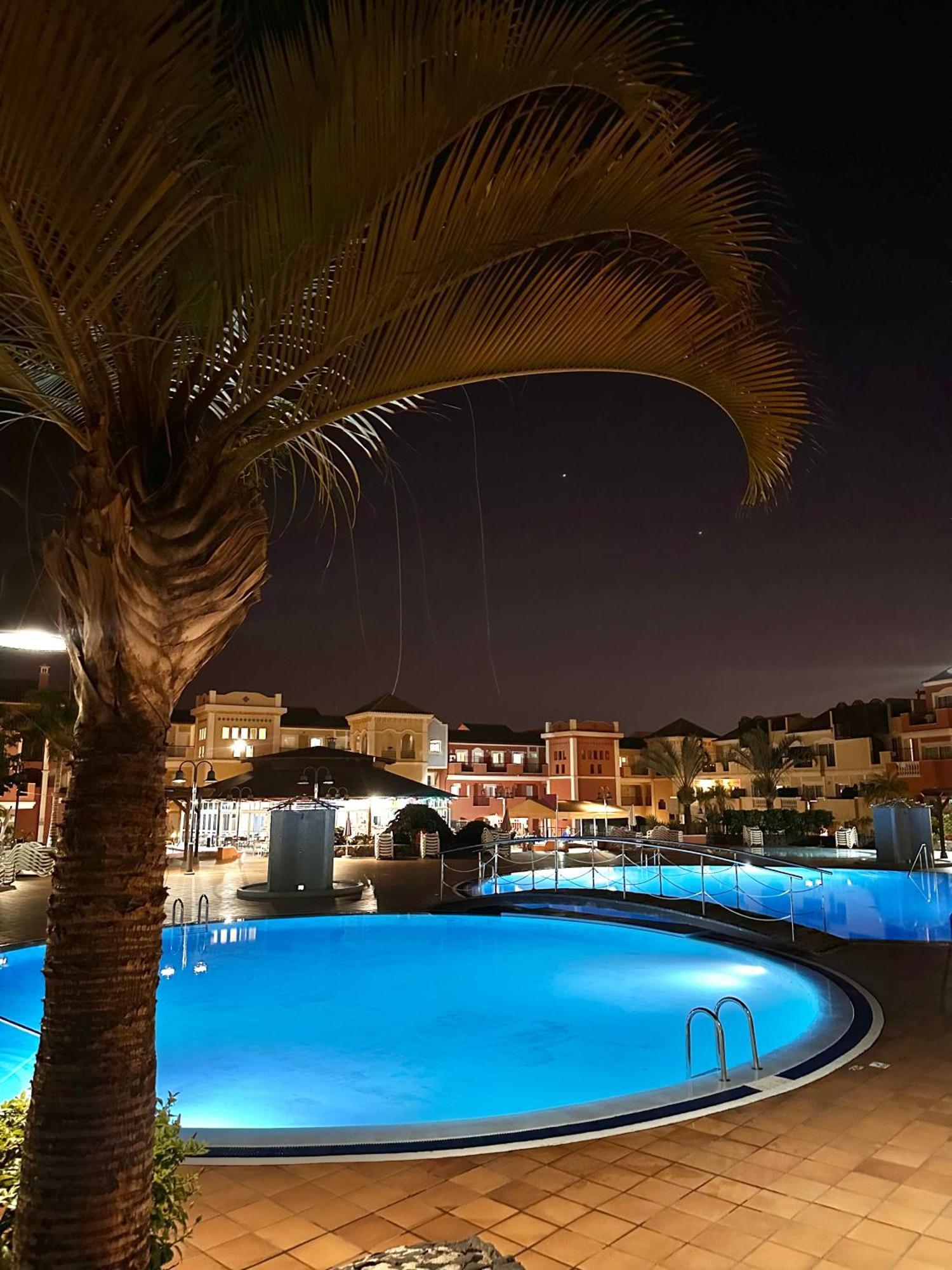 Sunny Apartment & Heated Pool Los Cristianos  Kültér fotó